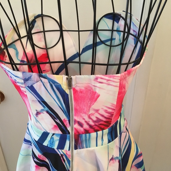 Tropical Floral Strapless Mini Dress - Picture 5 of 6